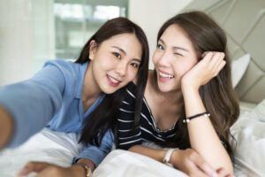 Why do Western men like Thai women